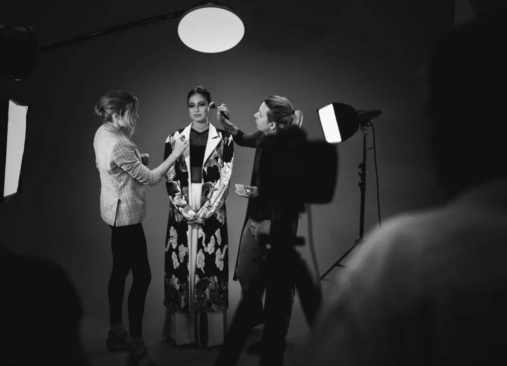 Klip Prodüksiyonunun Yaratıcı Yolculuğu: Kameranın Ardındaki Sanat